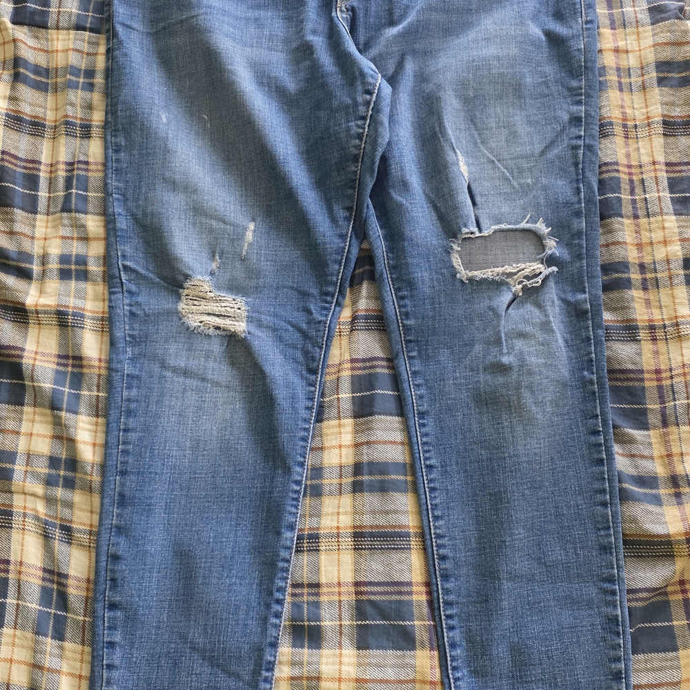 Levi's Women's Distressed Blue Skinny Jeans